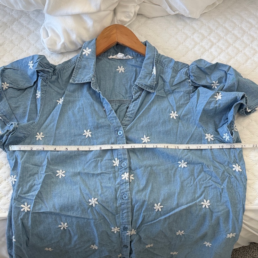 Blue Denim Dress with White Floral Embroidery - Picture 5 of 6